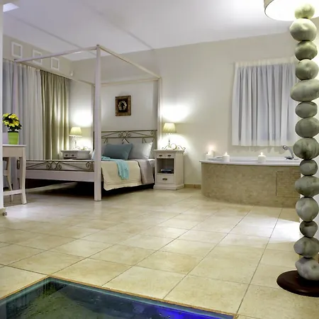 Mitos Hotel 4*